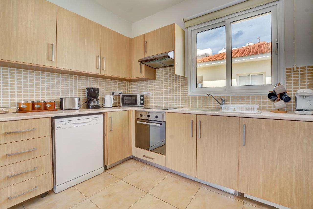 ♥ Sunny&Cozy Family Apartment ★ Walk To The Beach☼ Paralimni Exterior photo