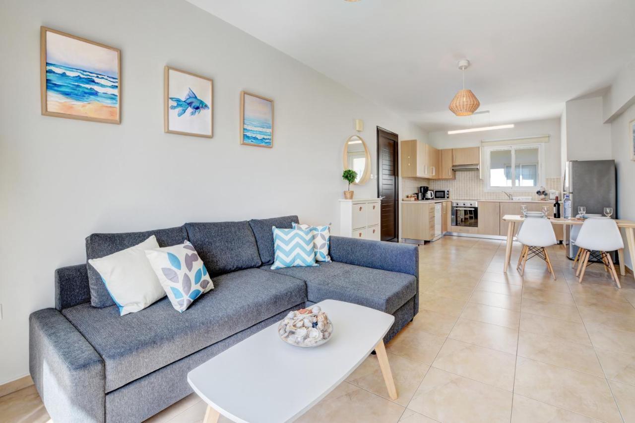 ♥ Sunny&Cozy Family Apartment ★ Walk To The Beach☼ Paralimni Exterior photo