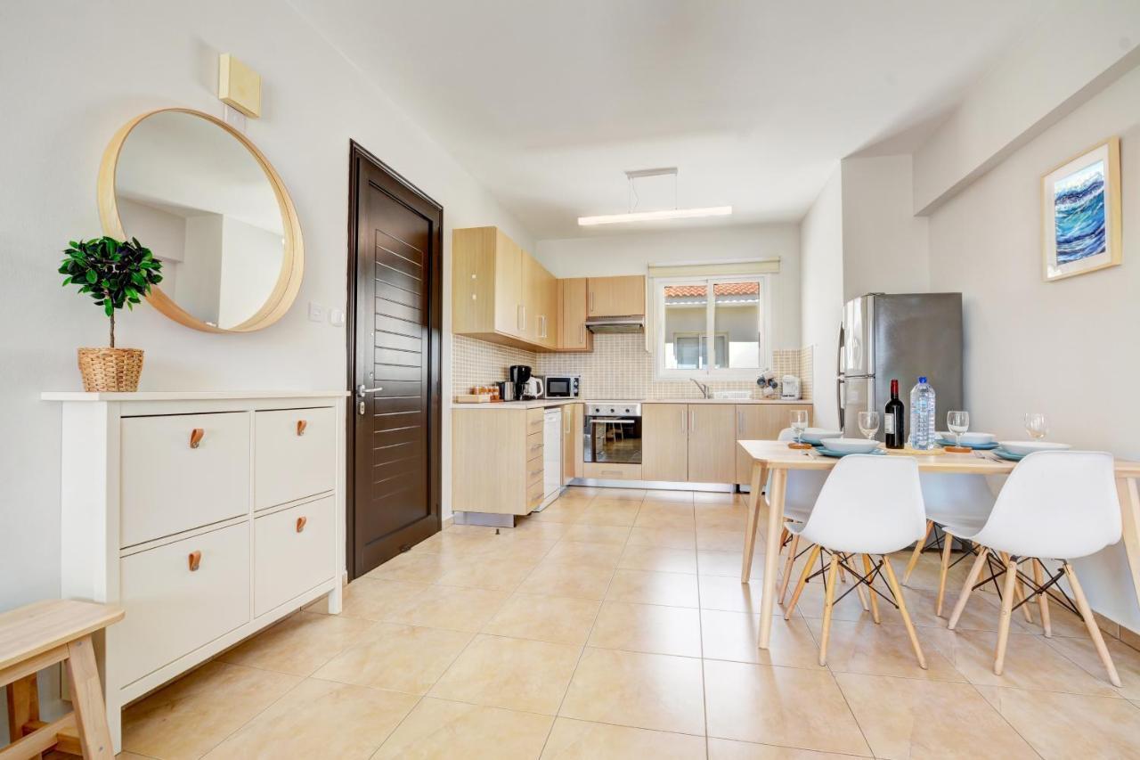 ♥ Sunny&Cozy Family Apartment ★ Walk To The Beach☼ Paralimni Exterior photo