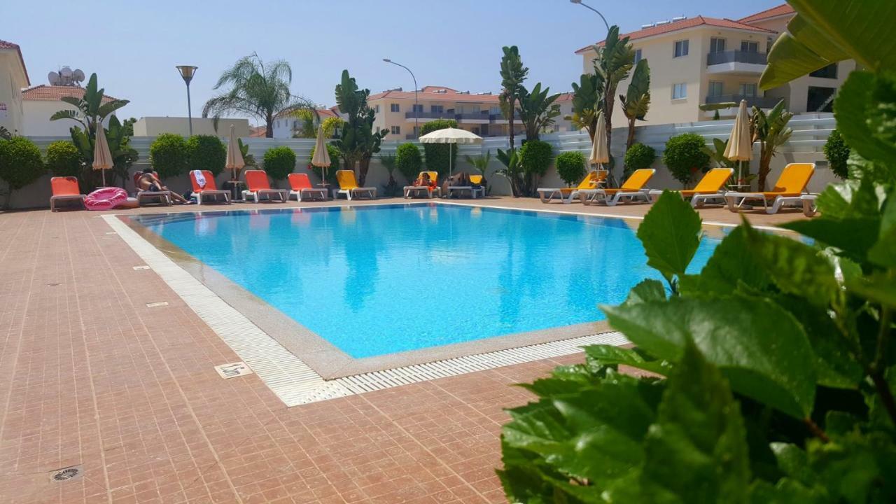♥ Sunny&Cozy Family Apartment ★ Walk To The Beach☼ Paralimni Exterior photo