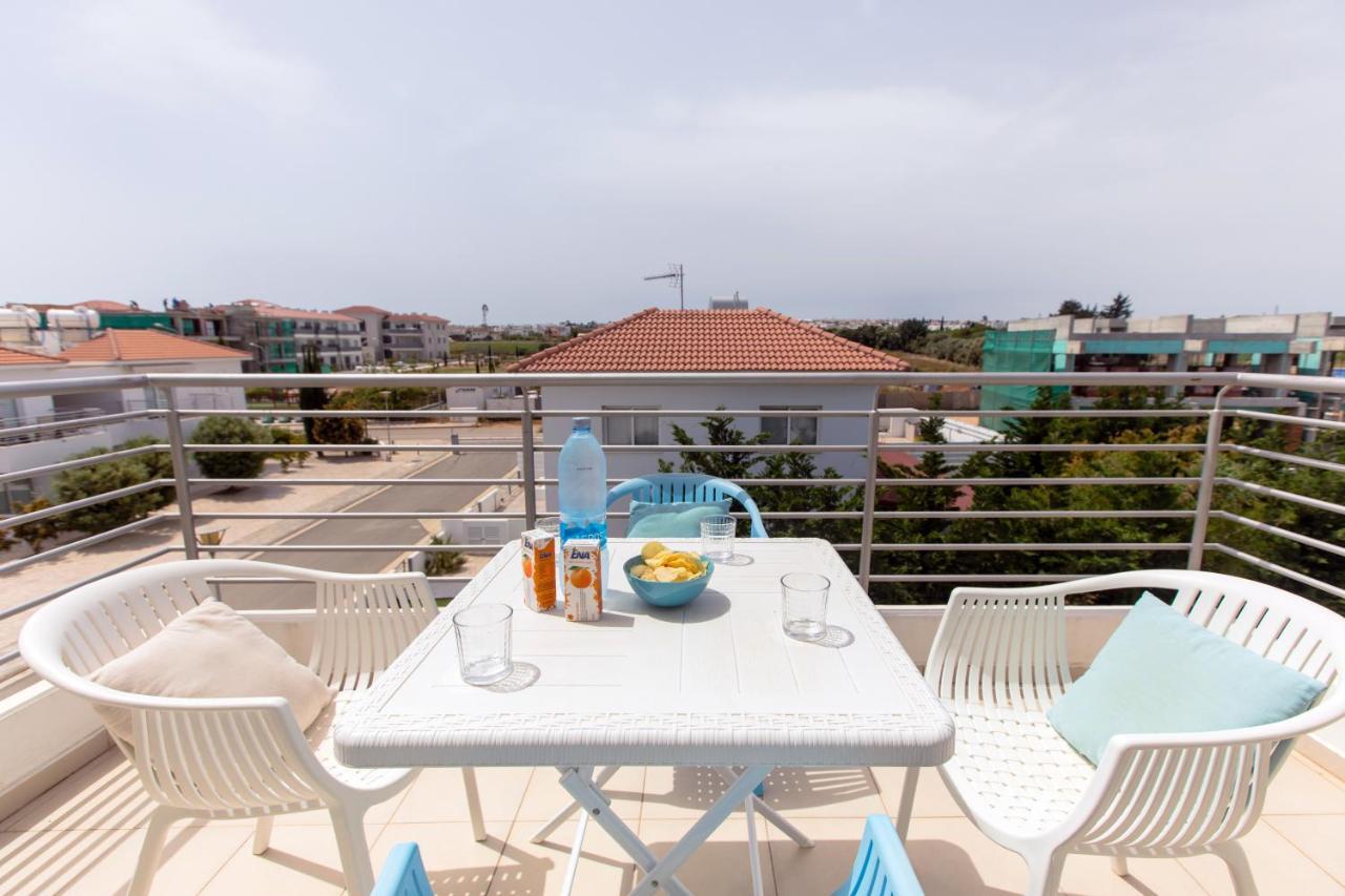 ♥ Sunny&Cozy Family Apartment ★ Walk To The Beach☼ Paralimni Exterior photo