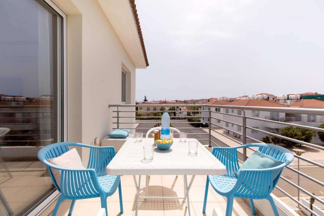 ♥ Sunny&Cozy Family Apartment ★ Walk To The Beach☼ Paralimni Exterior photo