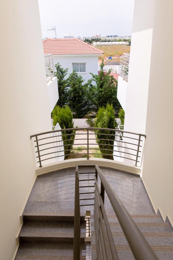 ♥ Sunny&Cozy Family Apartment ★ Walk To The Beach☼ Paralimni Exterior photo