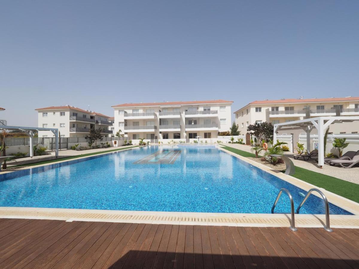 ♥ Sunny&Cozy Family Apartment ★ Walk To The Beach☼ Paralimni Exterior photo